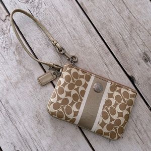✨Coach Wristlet Great Condition✨